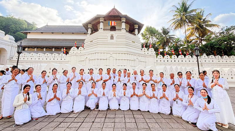 Wind & Waves Travels Brings Myanmar Tourist Groups to Kandy Esala Perahera